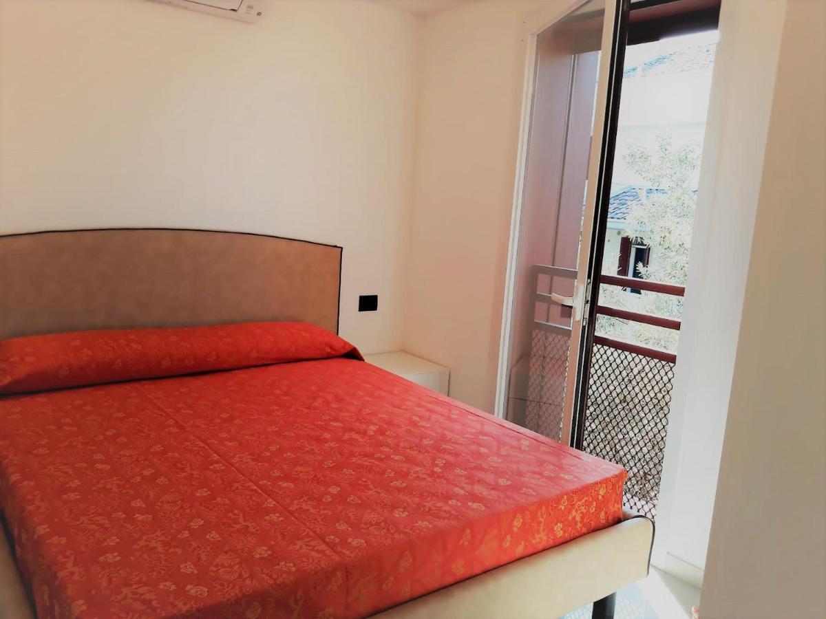 Villa Cisa Con Yacuzzi لينانو سابيادورو المظهر الخارجي الصورة