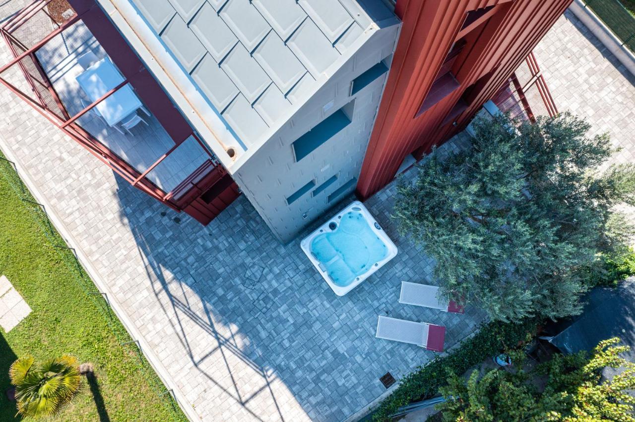 Villa Cisa Con Yacuzzi لينانو سابيادورو المظهر الخارجي الصورة
